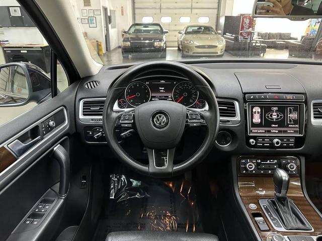 Photo of 2016 Deep Black Pearl Volkswagen Touareg