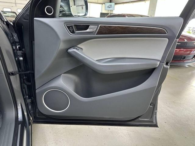 Photo of 2016 GRAY Audi Q5