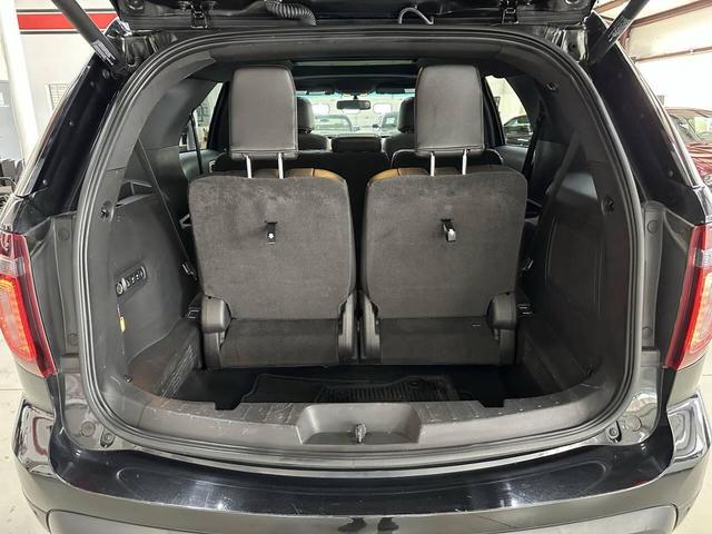 Photo of 2015 Tuxedo Black Metallic Ford Explorer