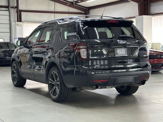 Photo of 2015 Tuxedo Black Metallic Ford Explorer