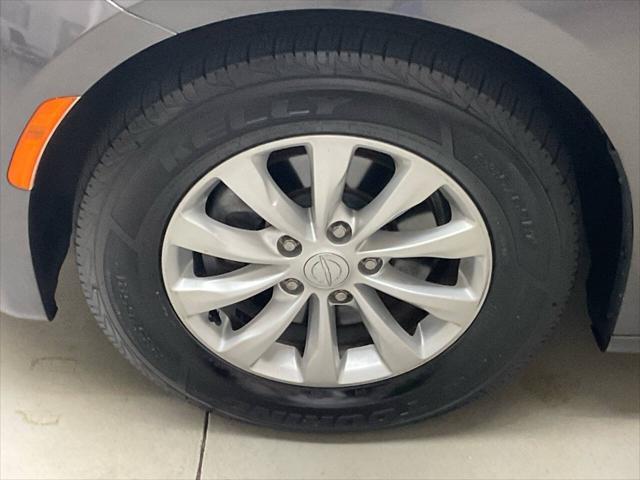 Photo of 2017 GRAY Chrysler Pacifica