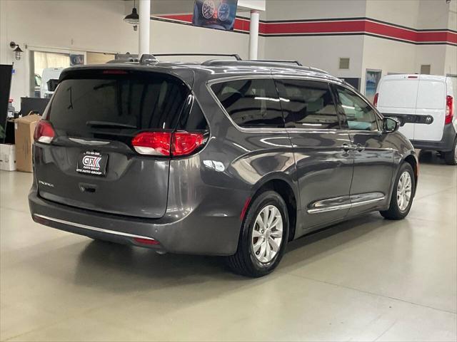 Photo of 2017 GRAY Chrysler Pacifica