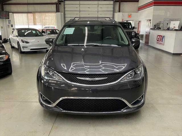 Photo of 2017 GRAY Chrysler Pacifica