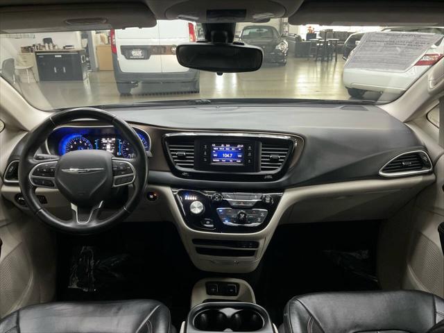 Photo of 2017 GRAY Chrysler Pacifica