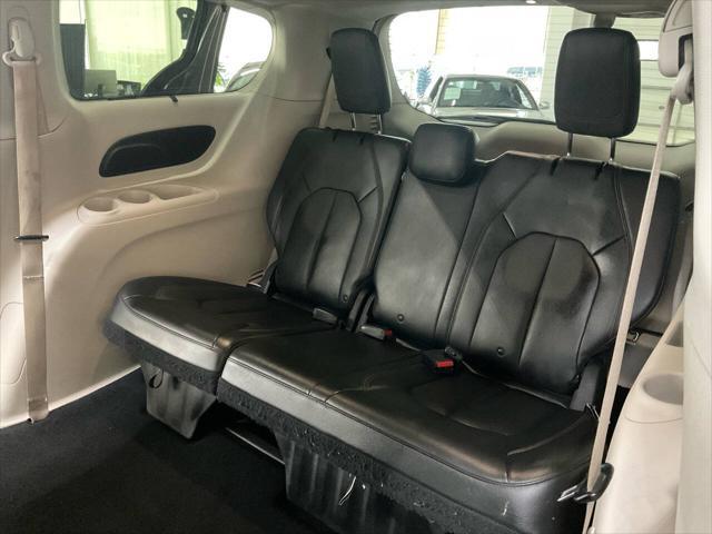 Photo of 2017 GRAY Chrysler Pacifica