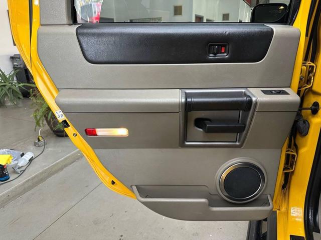 Photo of 2003 Yellow Hummer H2