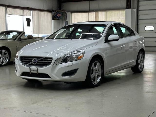 Photo of 2013 Ice White Volvo S60