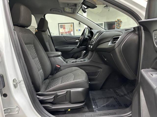 Photo of 2018 Summit White Chevrolet Equinox
