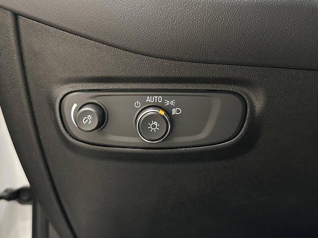 Photo of 2018 Summit White Chevrolet Equinox
