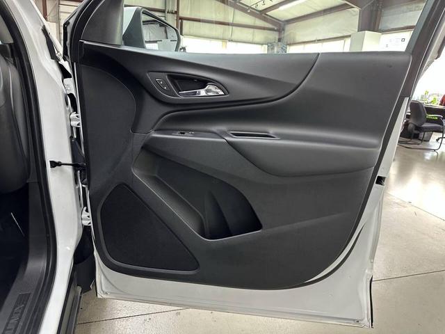 Photo of 2018 Summit White Chevrolet Equinox