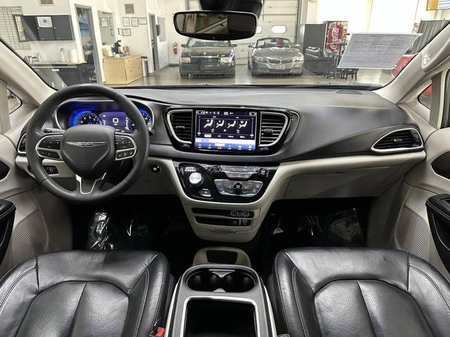 Photo of 2022 GRAY Chrysler Pacifica