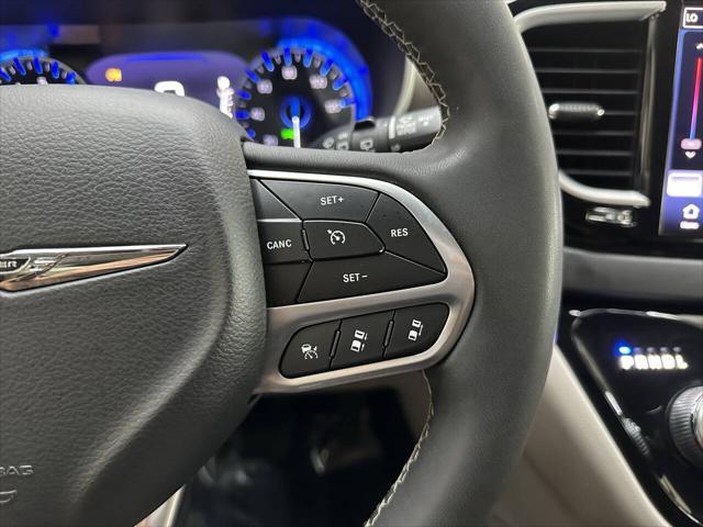 Photo of 2022 GRAY Chrysler Pacifica