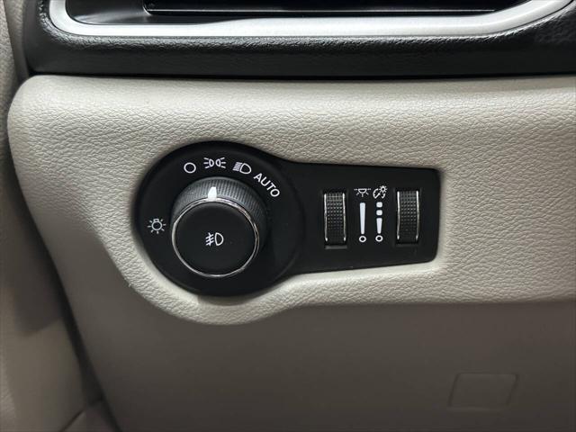Photo of 2022 GRAY Chrysler Pacifica