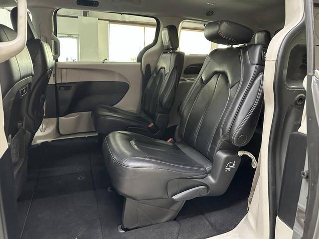 Photo of 2022 GRAY Chrysler Pacifica