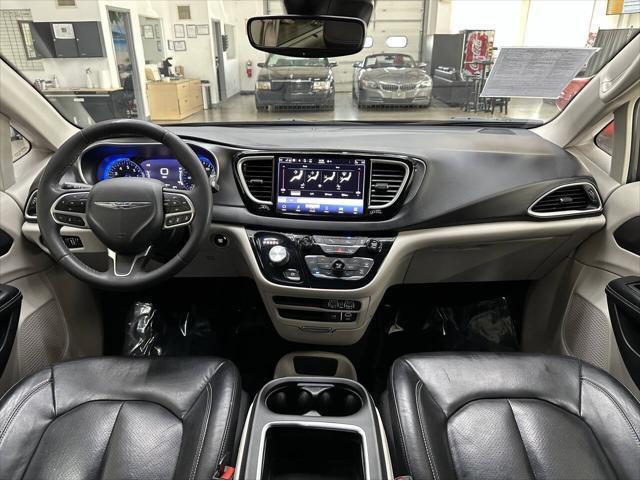 Photo of 2022 GRAY Chrysler Pacifica