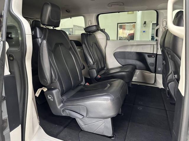 Photo of 2022 GRAY Chrysler Pacifica