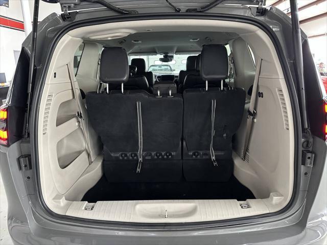Photo of 2022 GRAY Chrysler Pacifica