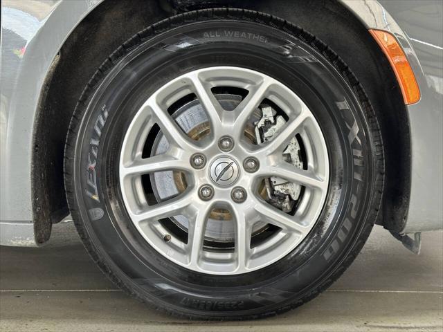 Photo of 2022 GRAY Chrysler Pacifica