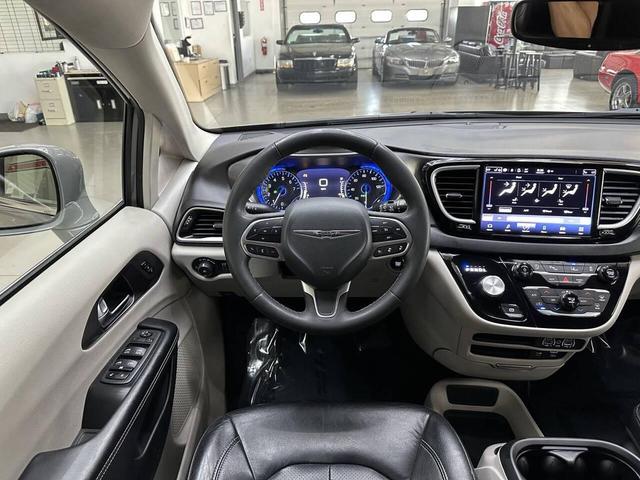 Photo of 2022 GRAY Chrysler Pacifica