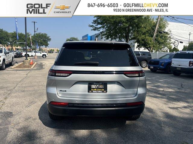 Photo of 2023 Silver Zynith Jeep Grand Cherokee