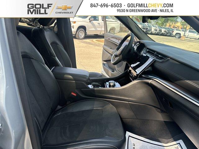 Photo of 2023 Silver Zynith Jeep Grand Cherokee