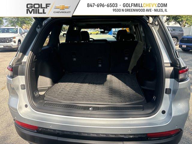 Photo of 2023 Silver Zynith Jeep Grand Cherokee
