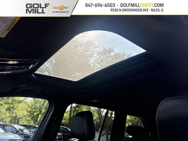 Photo of 2023 Silver Zynith Jeep Grand Cherokee