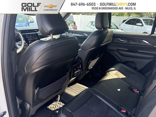 Photo of 2023 Silver Zynith Jeep Grand Cherokee