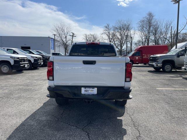 Photo of 2025 Summit White Chevrolet Colorado