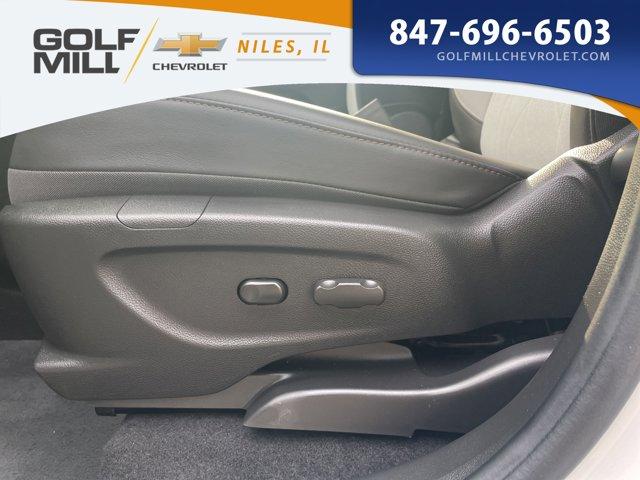 Photo of 2022 Iridescent Pearl Tricoat Chevrolet Trax