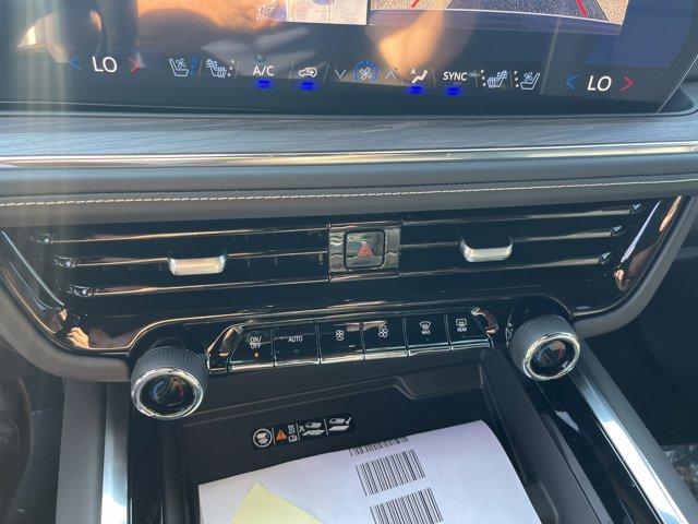 Photo of 2025 PEARL Chevrolet Suburban