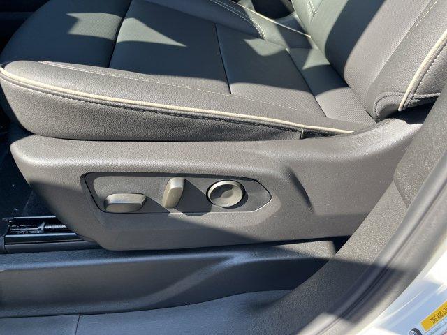 Photo of 2025 PEARL Chevrolet Suburban