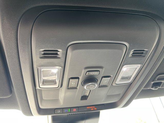 Photo of 2025 PEARL Chevrolet Suburban