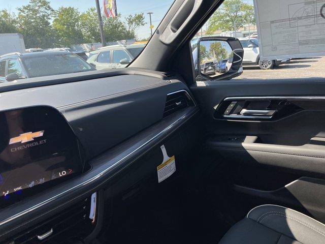 Photo of 2025 PEARL Chevrolet Suburban