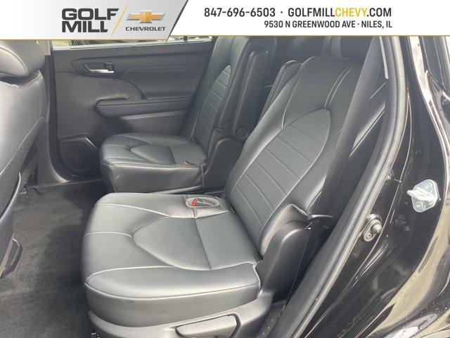 Photo of 2022 Opulent Amber Toyota Highlander