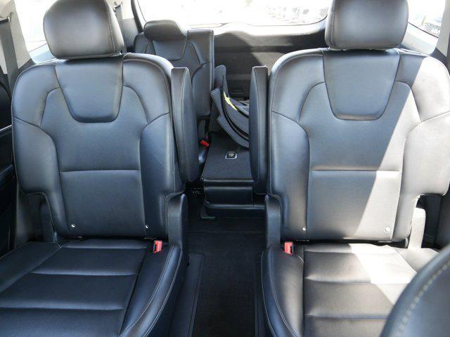Photo of 2022 Glacial White Pearl Kia Telluride