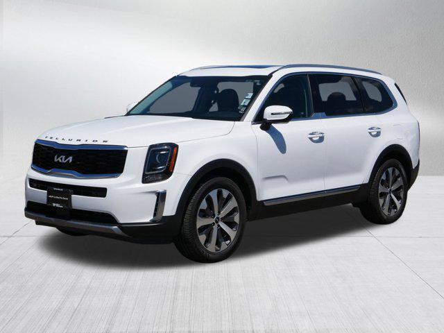 Photo of 2022 Glacial White Pearl Kia Telluride