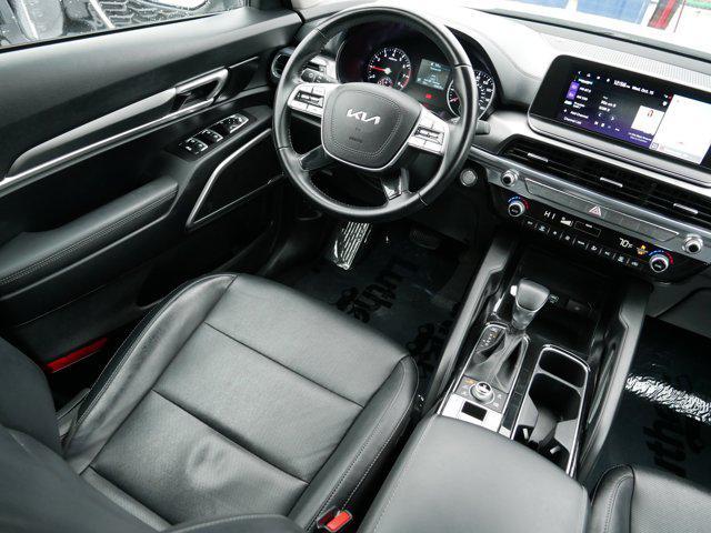 Photo of 2022 Glacial White Pearl Kia Telluride