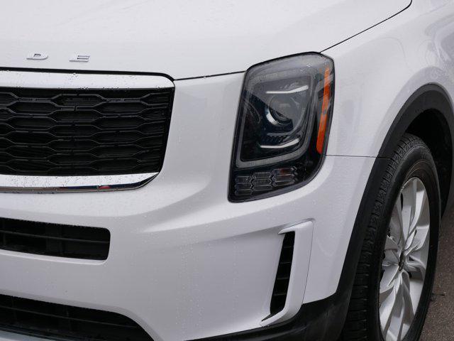 Photo of 2022 Glacial White Pearl Kia Telluride