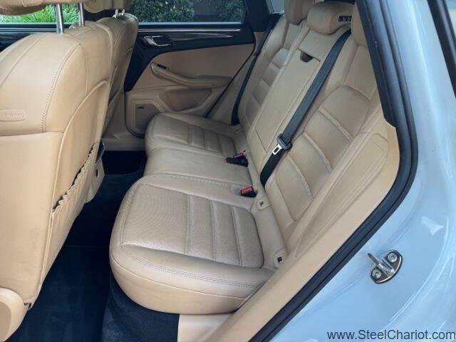 Photo of 2017 White Porsche Macan
