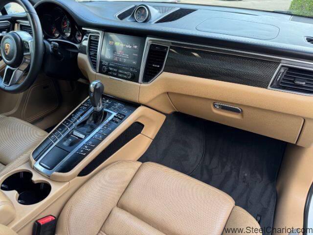 Photo of 2017 White Porsche Macan