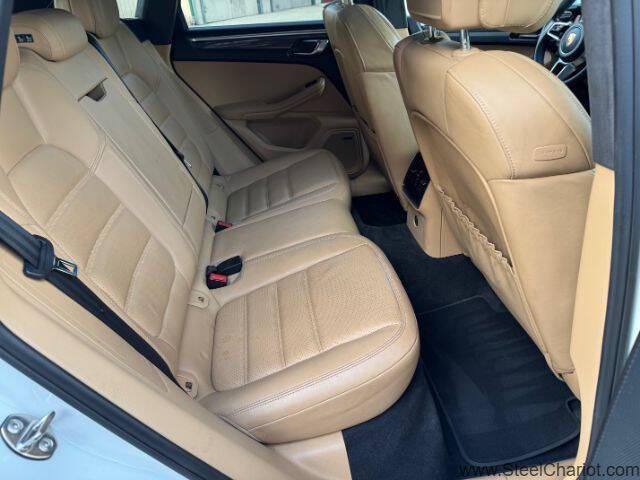 Photo of 2017 White Porsche Macan