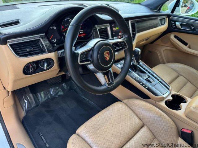 Photo of 2017 White Porsche Macan
