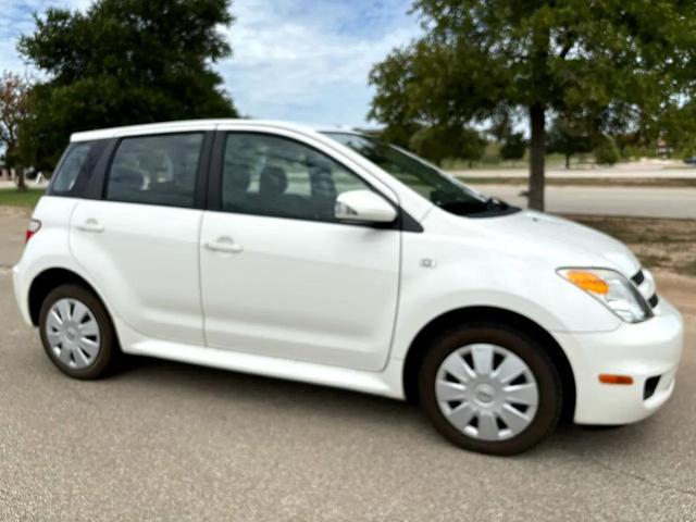 Photo of 2006 Polar White Scion xA