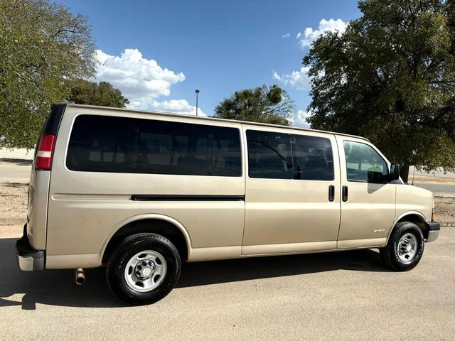 Photo of 2005 Sandstone Metallic Chevrolet Express 3500