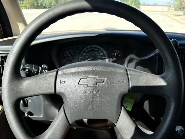 Photo of 2005 Sandstone Metallic Chevrolet Express 3500