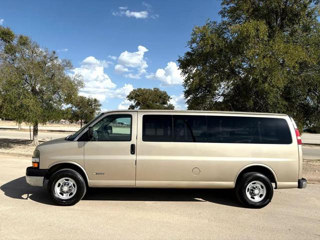 Photo of 2005 Sandstone Metallic Chevrolet Express 3500