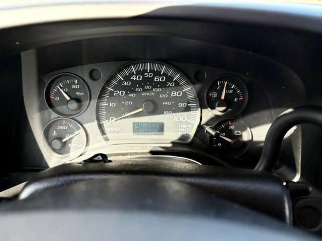 Photo of 2005 Sandstone Metallic Chevrolet Express 3500