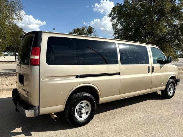 Photo of 2005 Sandstone Metallic Chevrolet Express 3500