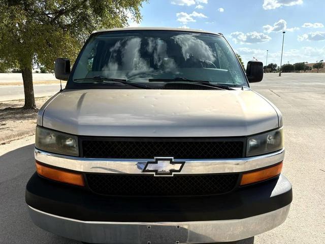 Photo of 2005 Sandstone Metallic Chevrolet Express 3500